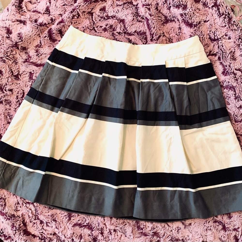 Striped pleated skirt